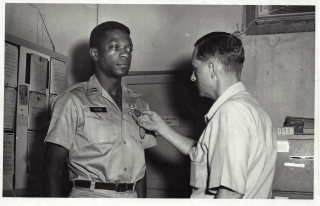 Payne, an Army captain in Vietnam, said, “As a journalist, I’ve been run out of six countries, and in each case it was my ranger training which I think fundamentally allowed me to escape. It was a mental toughness and the ability to remain calm.” (Credit: Courtesy of Les Payne via Defense Visual Information Distribution Service.)